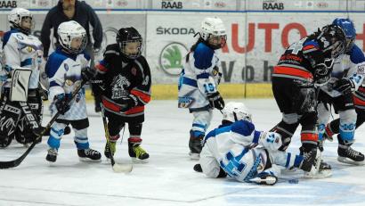 Archivbild: Gebert
Sieben Nachwuchsteams sind beim 1. EV Weiden im Einsatz. Bei den Kleinsten steht noch der Spaß im Vordergrund.