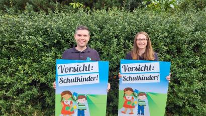 Bild: Philipp Troppmann/exb
Mit diesen Plakaten will die Junge Union für mehr Verkehrssicherheit auf den Schulwegen sorgen.