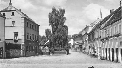 Bild: Stadt Oberviechtach/exb
Der Marktplatz von Oberviechtach im Jahr 1929.