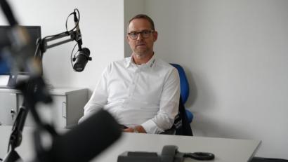 Bild: Marco Meier
Sportlicher Leiter Jürgen Rumrich war zwei Wochen vor dem Start in die neue Oberliga-Saison zu Gast in der ersten Folge nach der Sommerpause bei "Powerplay - dem Eishockey-Podcast rund um die Blue Devils Weiden".