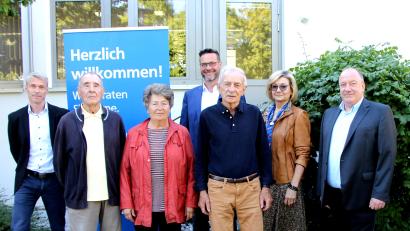 Bild: ds
50 Jahre bei der Raiffeisenbank: (von links) Geschäftsstellenleiter Bernd Windisch, Josef Ritt, Ingrid Müller, Vorstandsmitglied Michael Sommer, Johann Langhans, Aufsichtsratsvorsitzende Eva Birkmüller und Vorstandvorsitzender Frank-E Kirchhof.