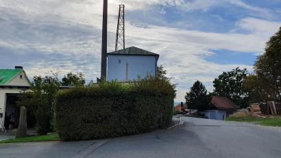 Bild: Lowak
Auf dem Gebäude Scheibenweg/Ecke Mühlenweg soll eine neue Mobilfunkstation angebracht werden. Für den Bauausschuss Windischeschenbach ging es zunächst nur um die Dachkonstruktion.