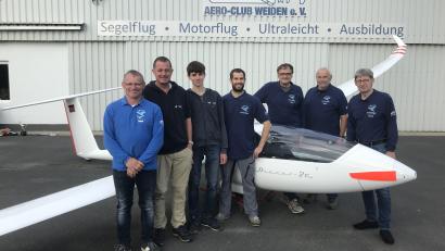 Bild: Aero-Club
Die Bundesliga-Segelflieger des Aero-Clubs Weiden: (von links) Josef Eger, Peter Werner, Julius Werner ,Philipp Pollinger, Hans Stock, Thiel Josef, Bernd Morawitz. Nicht auf dem Bild: Aleksander Umov, Michael Münchmeier.
