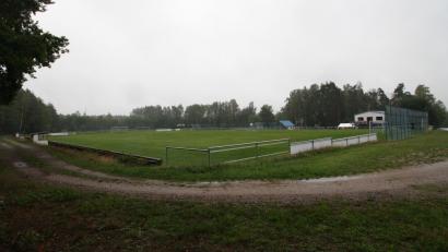 Bild: bjp
Eine trinkwassersparende Lösung für die Bewässerung des Rasensportplatzes in trockenen Zeiten streben SC Schwarzenbach und Gemeinde an.