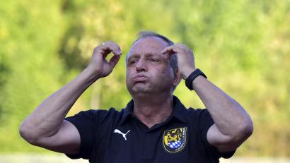 Archivbild: Hubert Ziegler
Tief durchatmen: Karl-Heinz Wagner, Trainer des FC Amberg, muss am Freitag mit seiner Mannschaft zu einem unangenehmen Gegner.