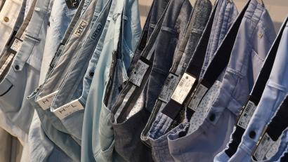 Bild: Petra Hartl
Zwischen 140 und 600 Euro kosten Hiltl-Hosen aus Sulzbach-Rosenberg. Doch seltene Kaschmir-Modelle kratzen auch an der 1000-Euro-Schwelle.