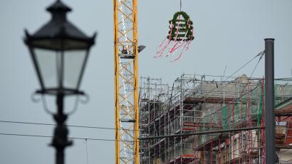 Symbolbild: Soeren Stache/dpa
Mit Sorge blickten die Freien Wähler auf die Entwicklung am Bau. Hohe Energiepreise und eine sich weiter verschärfende Materialknappheit führten dazu, dass immer mehr Bauprojekte auf Eis gelegt würden.