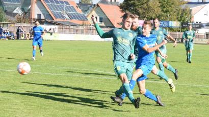 Archivbild: Gebert
Der SV Mitterteich empfängt am Samstag den TSV Neudrossenfeld. Verzichten müssen die Stiftländer auf Urlauber Sebastian Bilz (links).