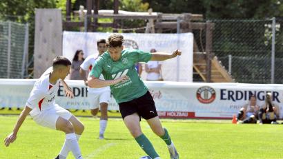 Archivbild: Hubert Ziegler
Der 1. FC Rieden (rechts Pascal Hirteis) wartet seit acht Spielen auf einen Sieg.