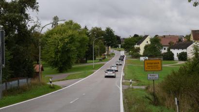 Bild: bnr
Die Ortsdurchfahrt von Unteraich ist eine vielbefahrene Straße. Eine Umgehungsstraße käme dem Wunsch der Bevölkerung sehr entgegen.
