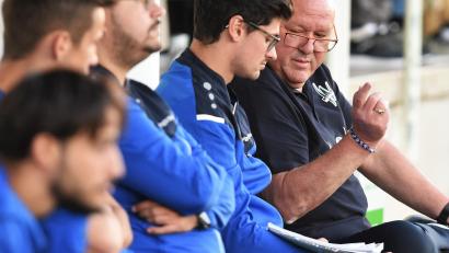 Bild: ssl
Kommunikation ist die halbe Miete - Trainer Rüdiger Fuhrmann (rechts) wünscht sich einen Sieg im wichtigen Heimspiel gegen Don Bosco Bamberg.