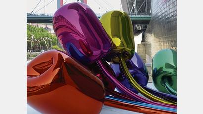 Bild:  Andreas Drouve/dpa
Eines der wenigen dauerhaften Exponate im Guggenheim-Museum in Bilbao: das Kunstwerk „Tulips“ von Jeff Koons.