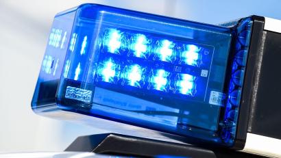 Symbolbild: Christophe Gateau/dpa
Ein Unbekannter hat am Samstag ein Auto beschädigt. Die Polizei Vohenstrauß sucht Zeugen.