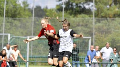 Archivbild: Hubert Ziegler
Anna Luschner (rechts) erzielte den Siegtreffer für den TSV Theuern.