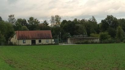 Bild: bjp
In die Jahre gekommen ist die Abwasserentsorgung der Gemeinde Trabitz (Bild: Kläranlage). Die Kosten für die anstehende Modernisierung und das vor allem durch Reparaturen bedingte Defizit treiben die Abwasserentgelte empfindlich in die Höhe.