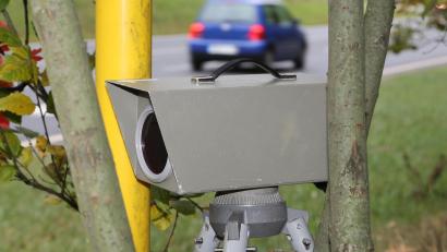 Symbolbild: Götz
Ganze 152 Kilometer pro Stunde ist ein Fahrer auf der B 85 gefahren.