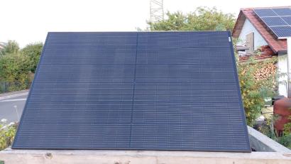 Bild: Franz Bleicher/exb
Solarstrom vom Balkon: Für solche kleinen Anlagen gibt es einen städtischen Zuschuss von 100 Euro.