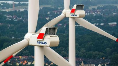 Symbolbild: Jens Büttner/dpa-Zentralbild/dpa
Windräder gehören nach Einschätzung der Landkreis-ÖDP zur Energiewende dazu. Der Vorstand geht daher hart mit der Energiepolitik der CSU ins Gericht.