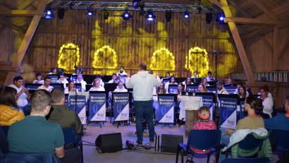 Bild: fla
Bei der Abschiedsserenade im Wilhelmstodl zieht der Waldthurner Blechhaufen unter der Leitung von Stefan Striegl noch einmal alle Register.