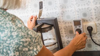 Symbolbild: Christin Klose/dpa
Nicht nur die Gaspreise steigen. Experten gehen davon aus, dass auch die Stromkosten steigen werden.