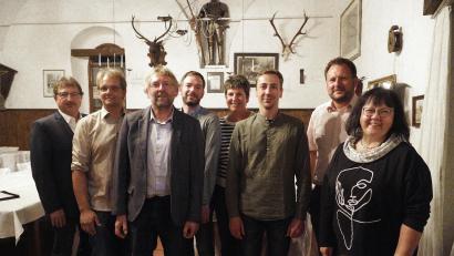 Bild: Freie Wähler Kemnath/exb
Hermann Schraml (Dritter von links) ist weiterhin Vorsitzender der Freien Wähler. Weiter machen auch Kassier und Schriftführer Michael Zapf, die Zweiten Vorsitzenden Andreas Prechtl und Klaus Wegmann, sowie die Beisitzer Ute Barde, Philipp Lippert, Martin Sertl und Liane Preininger (von links).