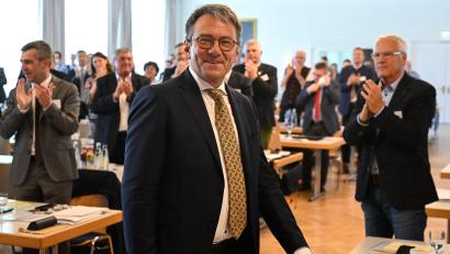 Archivbild: Sven Hoppe
Thomas Karmasin (Mitte, CSU), ist seit Mei neuer Präsident des bayerischen Landkreistage. Er warnt, das Kommunen wegen der Zahl der Flüchtlinge wieder Turnhallen belegen müssten.