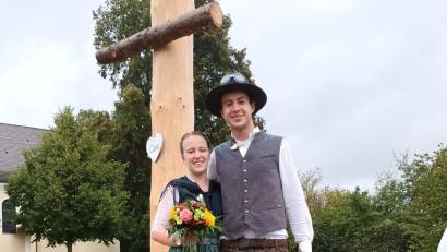 Bild: lei
Miriam Schober aus Pickenricht und Niko Zagel aus Iber sind das neue Iberinger Oberkirwapaar.