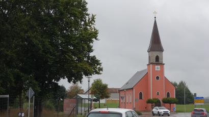 Bild: fjo
Zum Herbstbeginn bietet die Waidhauser Autobahn- und Radwegekirche zwei besondere Ereignisse an der Grenze..