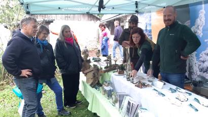 Bild: gis
Der Infostand des Naturpark Fichtelgebirge war gut besucht, der Backofen war aufgrund des angesagten Wetters nicht in Betrieb.