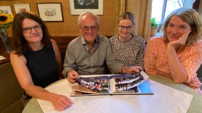 Bild: Völkl
Gemeinsame Proben, gemeinsame Auftritte, gemeinsame Ausflüge: Das bindet. Heidi Klatt, Johannes Windisch, Theresa Gahlmann und Andrea Griener erzählen, was das Vokalensemble seit nahezu 35 Jahren erlebt hat.