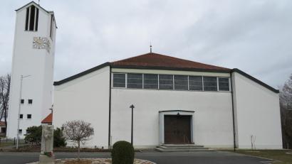 Bild: adj
Heuer jährt sich die Einweihung der Neuen Pfarrkirche „Heilige Familie“ in Altenstadt/WN zum 60. Mal.