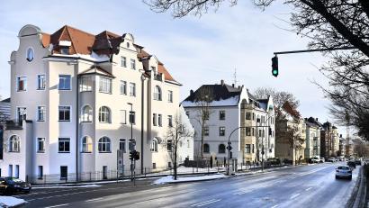 Bild: Petra Hartl
Egal ob innerhalb des Altstadt-Eis oder an seinem Rand, wie hier am Kaiser-Wilhelm-Ring mit den toll sanierten Jugendstil-Villen: Privatbesitzer und Geschäftsleute tun viel für den Denkmalschutz.