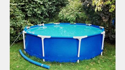 Symbolbild: Zacharie Scheurer/dpa
Die Entsorgung von Swimmingpool-Wasser mit gebührenrechtlichen Folgen stand in der Gemeinderatssitzung auf der Agenda.
