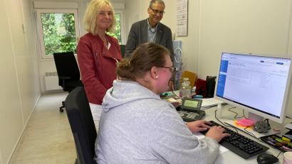 Bild: Martina Beierl
Der Leiter des Gesundheitsamtes Amberg, Dr. Roland Brey, mit zwei Mitarbeiterinnen des Contact Tracing Teams, die nunmehr mit „CISS“ arbeiten.