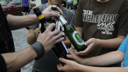 Bild: Petra Hartl
Einer der Minderjährigen, an den der 18-Jährige Alkohol abgegeben haben soll, musste laut Polizei ärztlich versorgt werden.