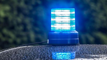 Bild: Armin Weigel/dpa
500 Euro Strafe, zwei Punkte in Flensburg, einen Monat Fahrverbot: Auf das Bier hätte ein Autofahrer in Sulzbach-Rosenberg lieber einmal verzichtet.