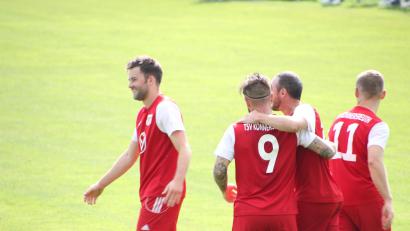 Bild: kro
Der TSV Konnersreuth freute sich am Sonntag über einen 2:1-Derbysieg gegen den SV Mitterteich II.