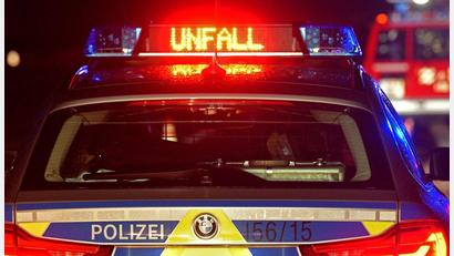 Symbolbild: Stefan Puchner/dpa
Bei einem Unfall wurde ein elfjähriges Mädchen verletzt. Die Mutter war alkoholisiert.