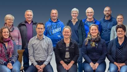 Bild: ads
Der Vorstand des neu gegründeten Musikvereins Ehenbachtaler Blaskapelle Schnaittenbach: (vorne, vvon links) Kassiererin Stephani Künzel, 2. Vorsitzender Michael Leitl, Vorsitzende Johanna Schlosser, 3. Vorsitzende Judith Schlosser und Tanja Preitschaft sowie (hinten, von links) Gaby und Rudi Martin, Hans Schlosser, Heidi und Stephan Walter, Stefan Preitschaft und Selina Dorner.