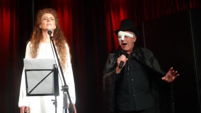Bild: hka
Im Duett singen Jana als Christine und Roman als das Phantom der Pariser Oper.