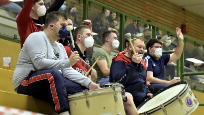 Archivbild: Hubert Ziegler
Auch die Unterstützung von der Tribüne half nicht: Der HC Sulzbach verlor sein erstes Heimspiel in der neuen Landesliga-Saison klar