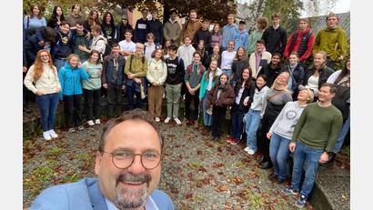 Bild: Christian Weiß-Mayer
Selfie des Schulleiters Christian Weiß-Mayer - dieser freute sich sichtlich über den neuen Austauschpartner Norwegen.