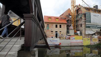 Bild: Wolfgang Steinbacher
Wegen dieser Baumaßnahmen gab es am Montagvormittag kurz keinen Strom in Teilen der Amberger Innenstadt.