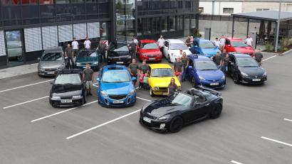 Bild: kro
Fototermin für den Opelclub Waldsassen auf dem Kassecker-Firmengelände.