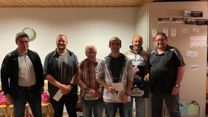 Bild: mas
Armin Aichinger, Zweiter Vorsitzender des Fördervereins, Patrick Scherer, Alfons Walbert, Sieger Ulrich Werner, Jochen Rosner und Fördervereinschef Markus Zimmermann (von links) bei der Preisverleihung.