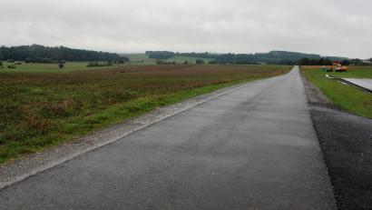 Bild: stg
Die Trasse für eine der drei Erschließungsstraßen im neuen Gewerbe- und Industriegebiet ist schon vorgegeben.