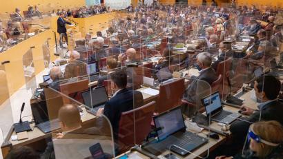 Symbolbild: Peter Kneffel/dpa
Plenarsitzung im bayerischen Landtag.