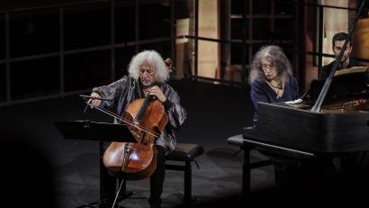 Bild: Nikolai Schmidt/dpa
Martha Argerich am Klavier und Mischa Maisky am Cello - beide kommen zu den Odeon-Concerten nach Regensburg.