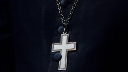 Symbolbild: Julian Stratenschulte/dpa
Nun hat die Disziplinarkammer der bayerischen Landeskirche entschieden.