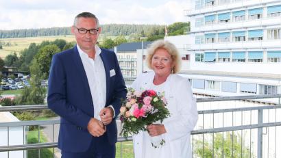 Bild: Klinikum Fichtelgebirge/exb
Dr. Philipp Koehl, Ärztlicher Direktor, begrüßt Dr. Marita Eisenmann-Klein am Klinikum Fichtelgebirge. Die Spezialistin für Plastische Chirurgie verstärkt die Klinik für Orthopädie und Unfallchirurgie mit der neuen Sektion für "Regenerative Medizin".